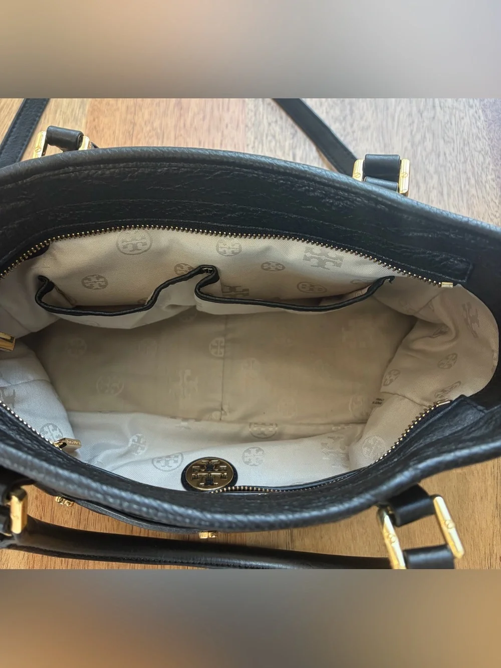 Tory Burch Amanda Medium Tote black pebbled leather detachable strap